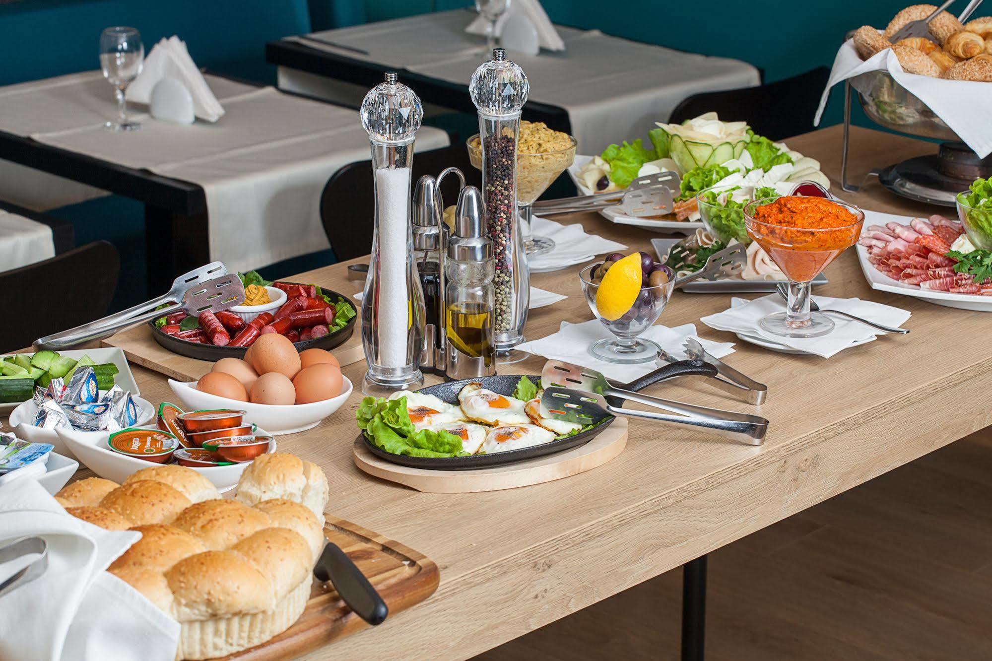 City Park Hotel Skopje Ngoại thất bức ảnh